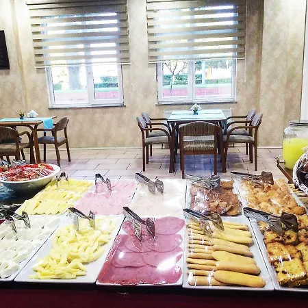 Azim Hotel 2*